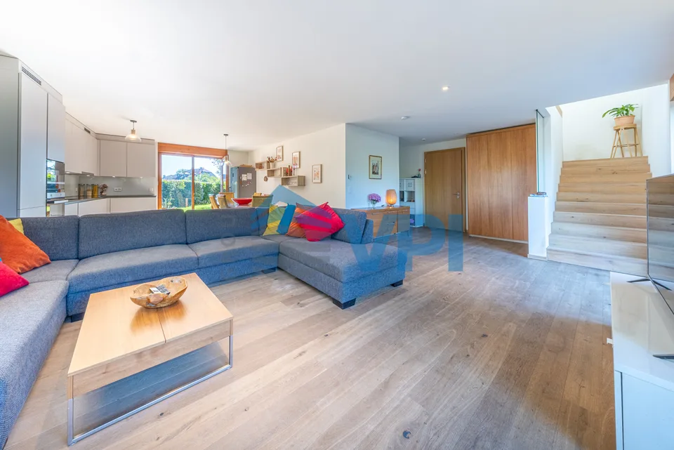 DUPLEX CONTEMPORAIN AVEC JARDIN PRIVATIF À SATIGNY