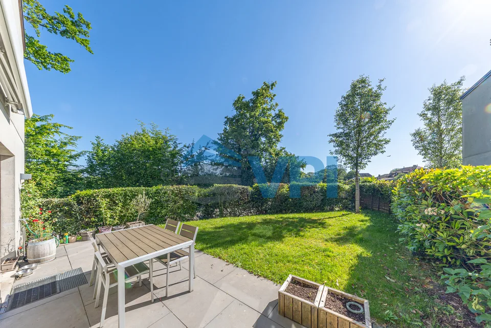 DUPLEX CONTEMPORAIN AVEC JARDIN PRIVATIF À SATIGNY