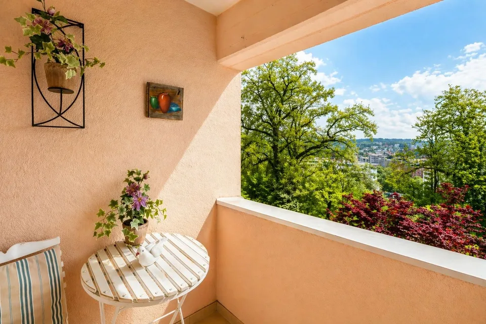 Appartamento elegante con vista sul verde