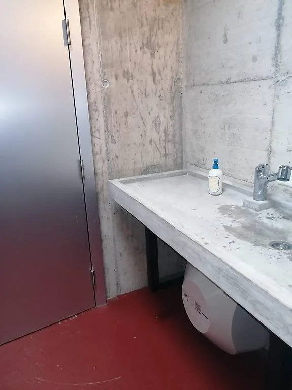 Privat vermietet Räume zur Mitbenutzung für 2