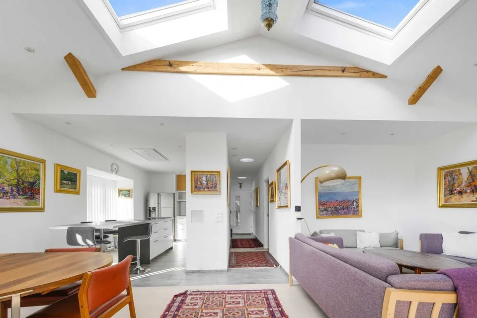 Maison de charme à plusieurs familles avec deux unités de résidence et un espace commercial