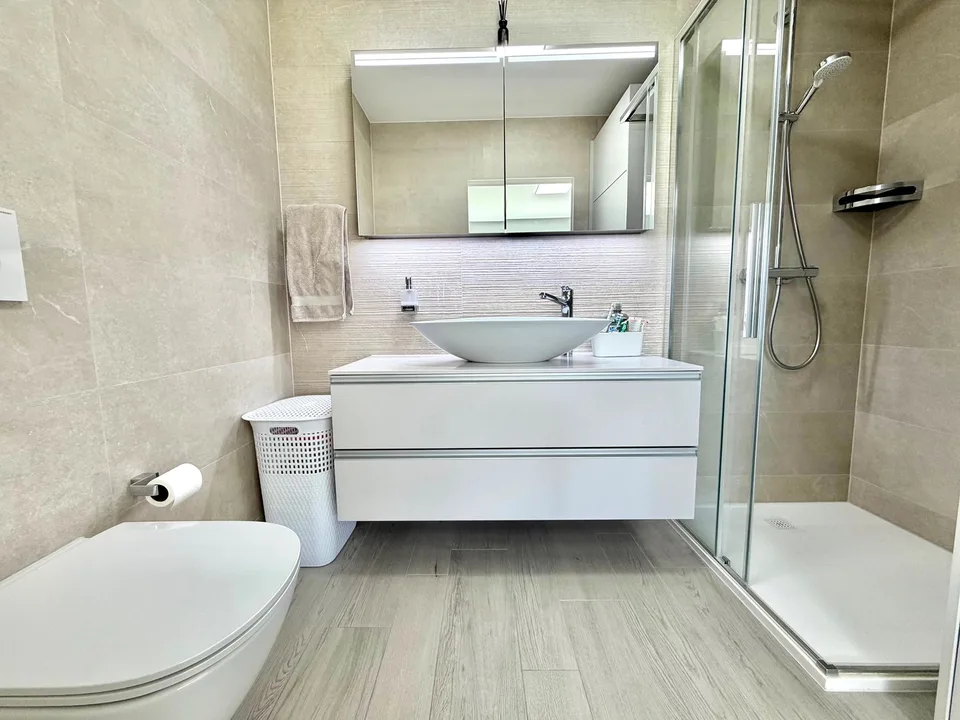 Coup de coeur ! Spacieux et lumineux 3.5 pièces avec grand balcon et suite parentale – photo 8 sur 9