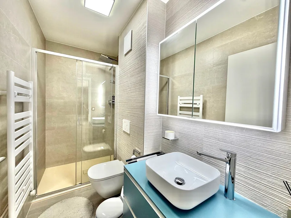 Coup de coeur ! Spacieux et lumineux 3.5 pièces avec grand balcon et suite parentale – photo 7 sur 9