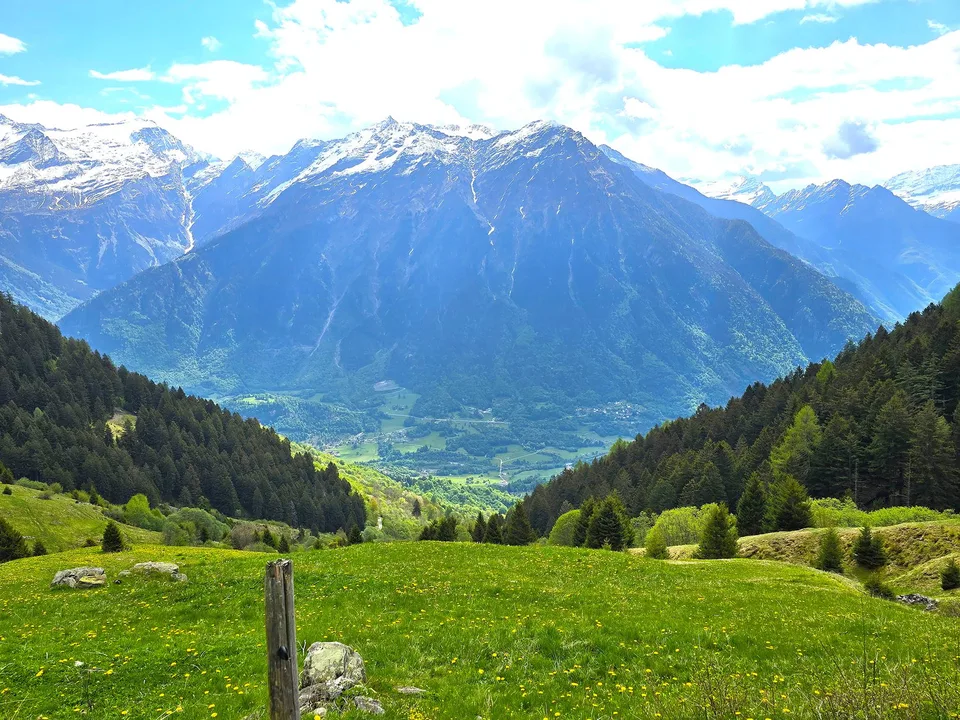 schönes Berghaus inmitten der Natur mit herrlichem Panoramablick