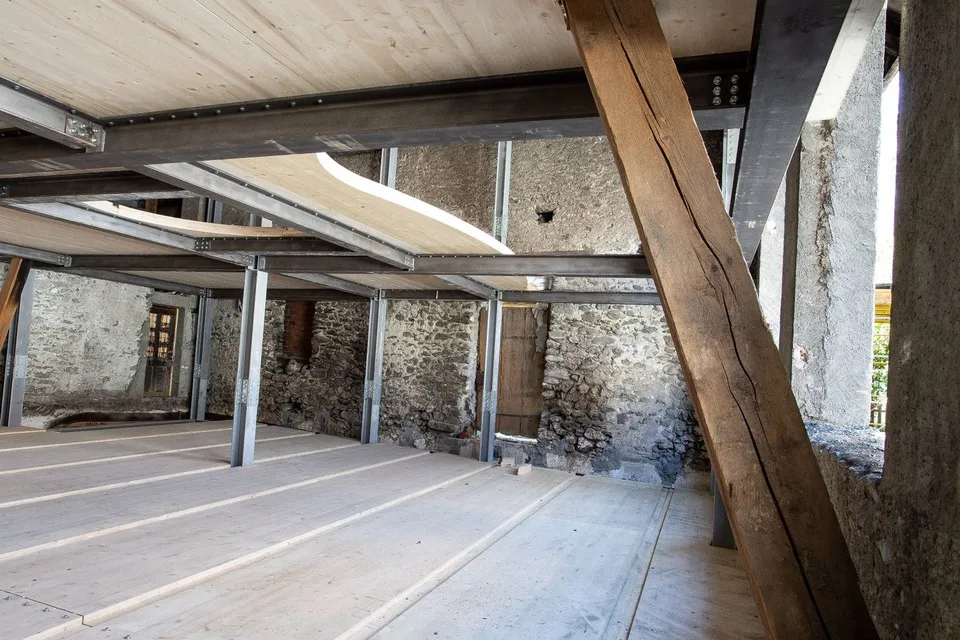 Village house with 7.5 rooms in Saint-Pierre-de-Clages, 237 m2