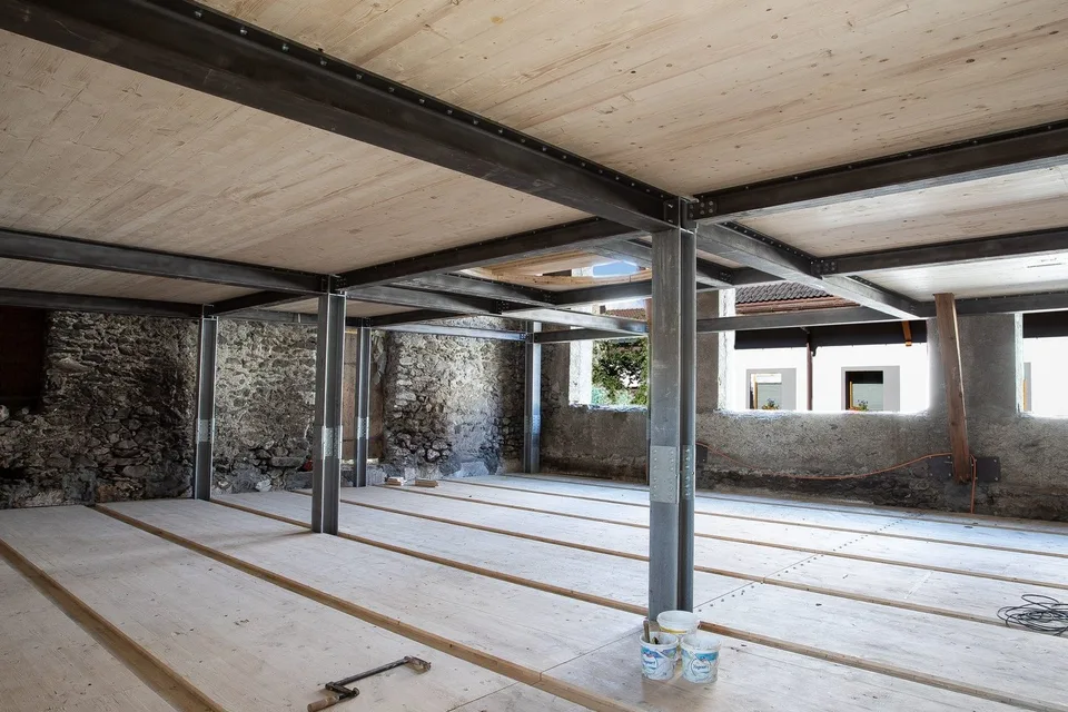 Village house with 7.5 rooms in Saint-Pierre-de-Clages, 237 m2