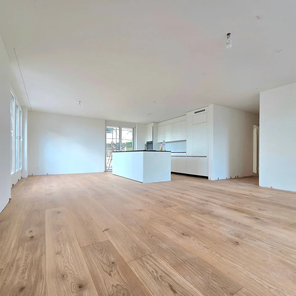 Erstvermietung: exklusive 4,5-Zimmer-Wohnung im Eigentumsstandard mit grosszügigem Grundriss