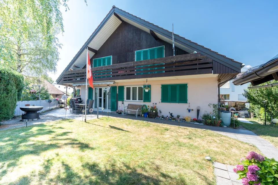 Zweifamilienhaus mit wunderschönem Garten & viel Potenzial