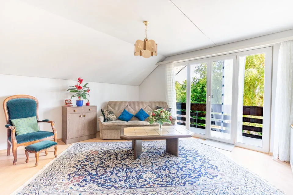 Casa bifamiliare con giardino bellamente paesaggistico & molto potenziale – foto 13 di 18