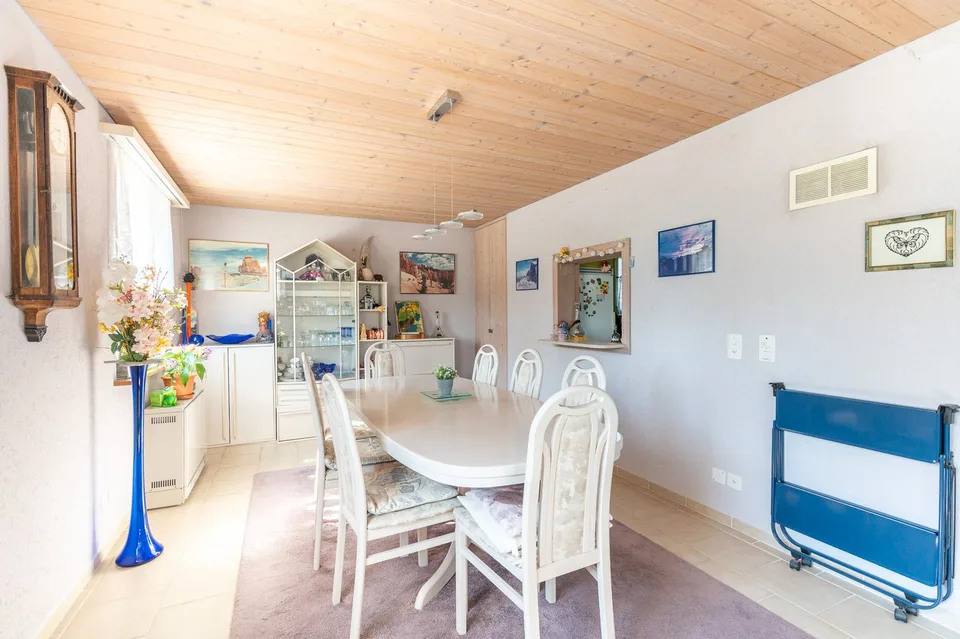 Zweifamilienhaus mit wunderschönem Garten & viel Potenzial – Foto 9 von 18