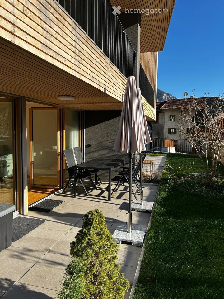 Appartamento di 3,5 locali al piano terra con vista montagna da sogno