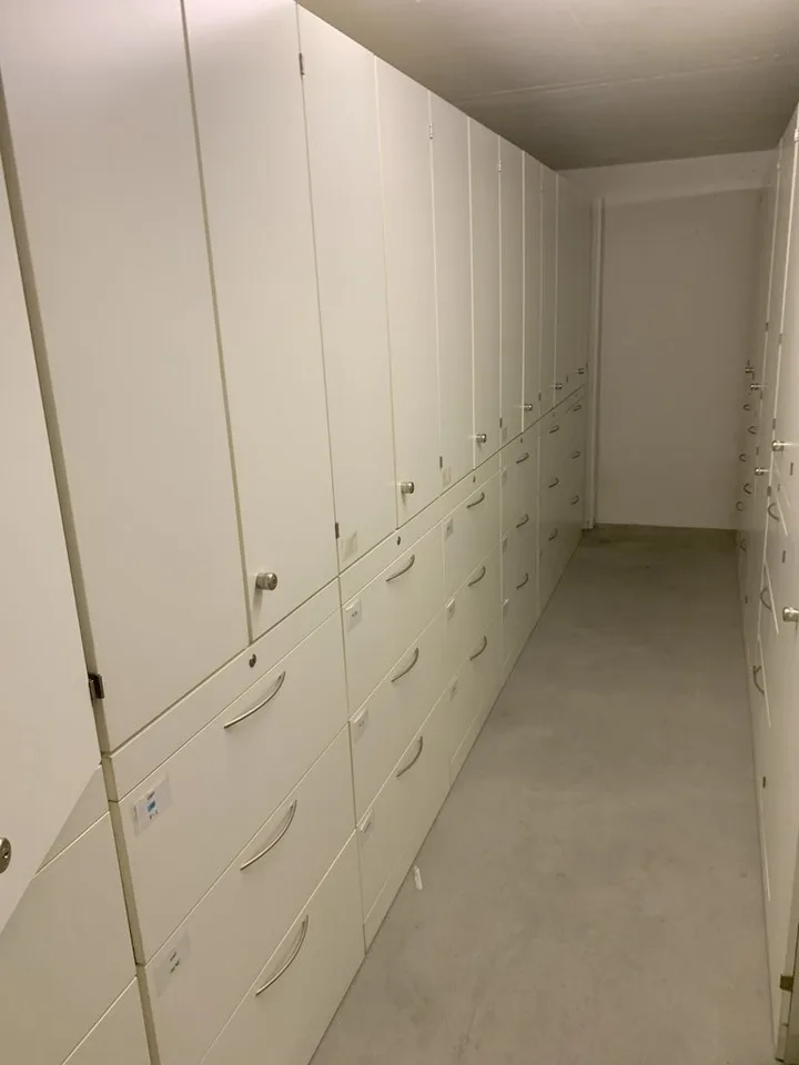Ampio spazio di stoccaggio in una posizione centrale!