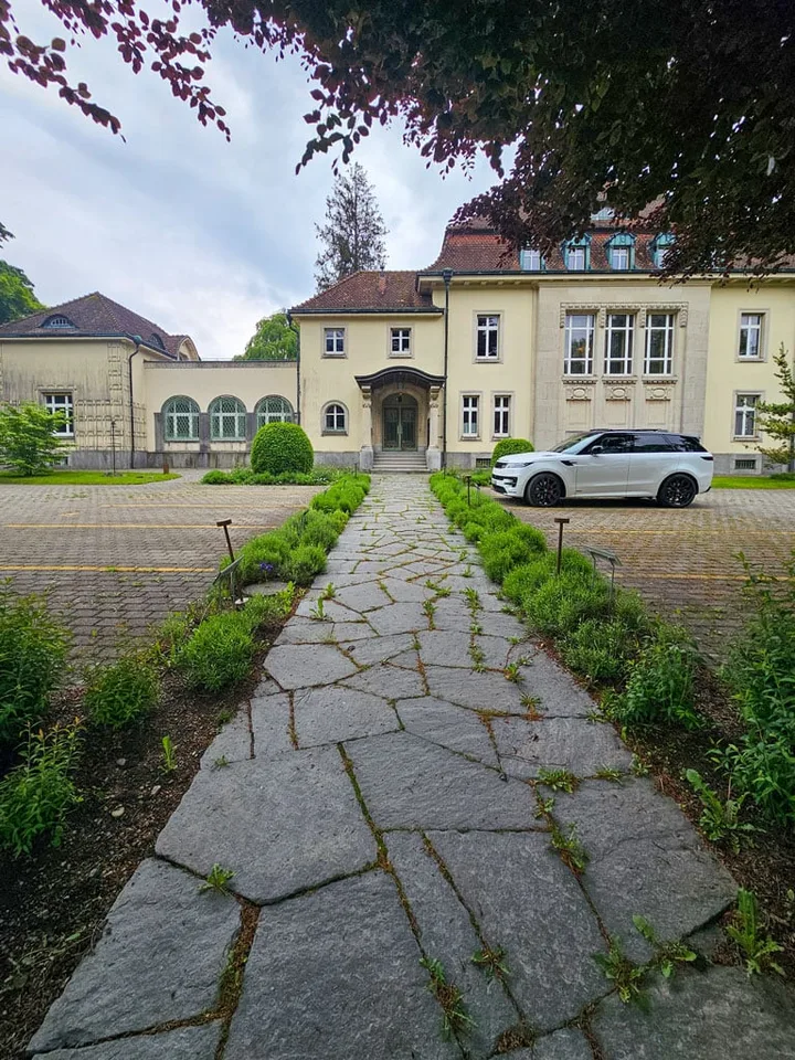 Multifunktionaler Raum in alter Fabrikantenvilla genannt Gartenflügel