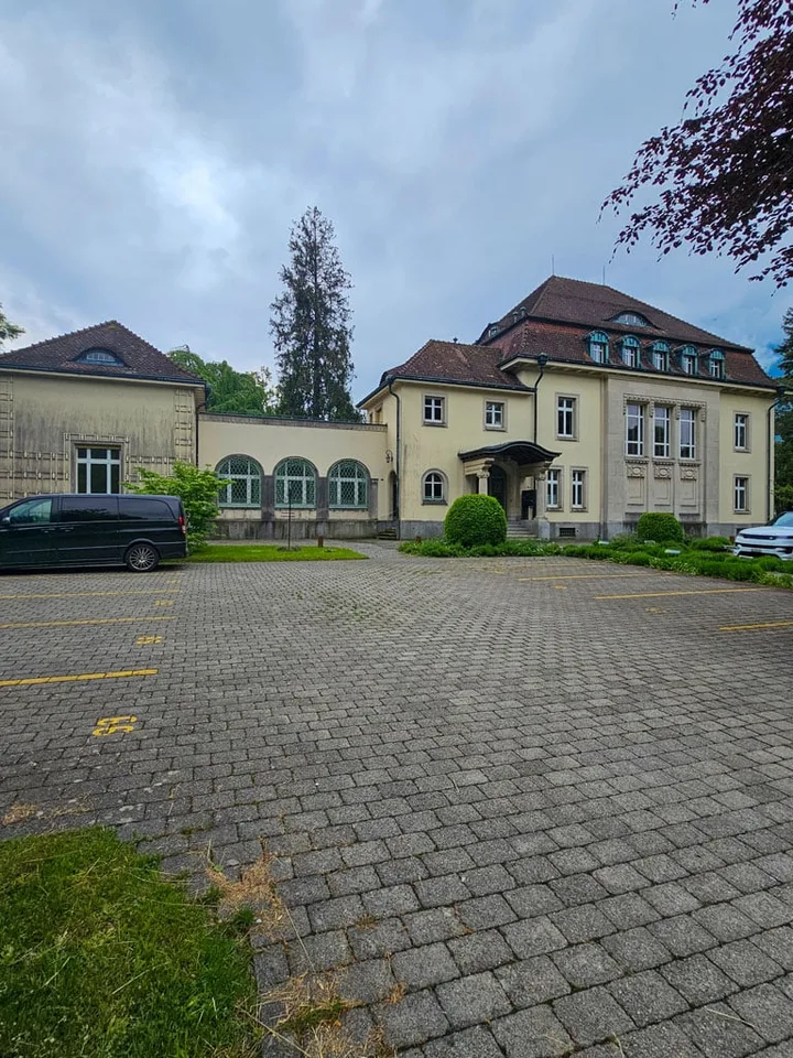 Multifunktionaler Raum in alter Fabrikantenvilla genannt Gartenflügel