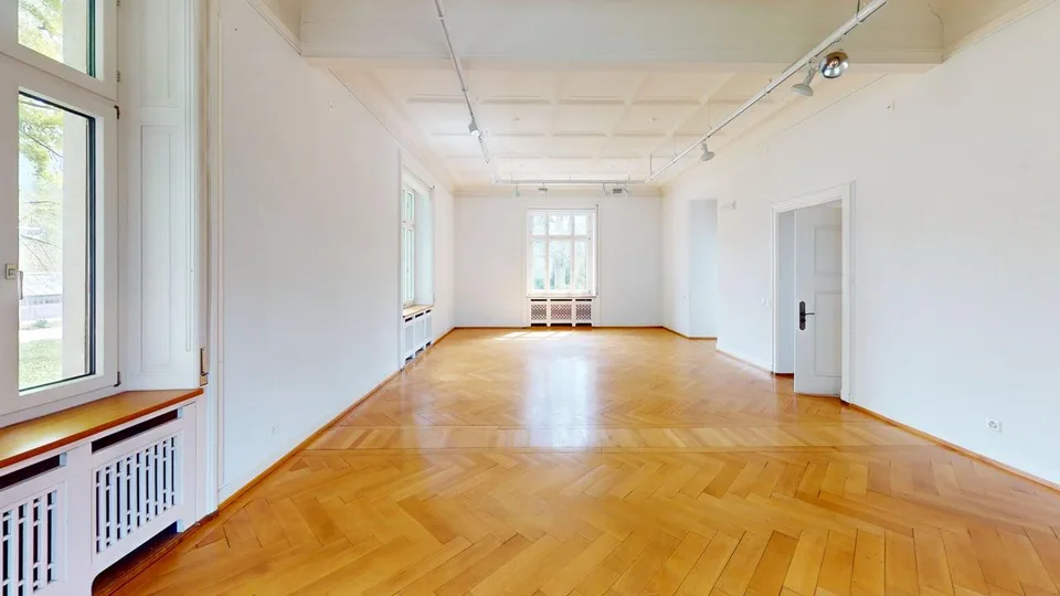 Multifunktionaler Raum in alter Fabrikantenvilla genannt Gartenflügel