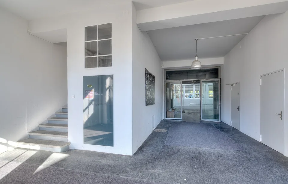 Votre nouveau siège d'entreprise à Biel, espace de bureau à un emplacement idéal