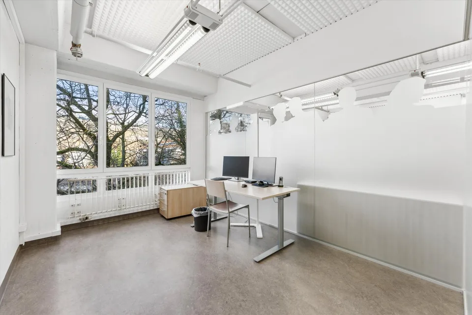 Votre nouveau siège d'entreprise à Biel, espace de bureau à un emplacement idéal