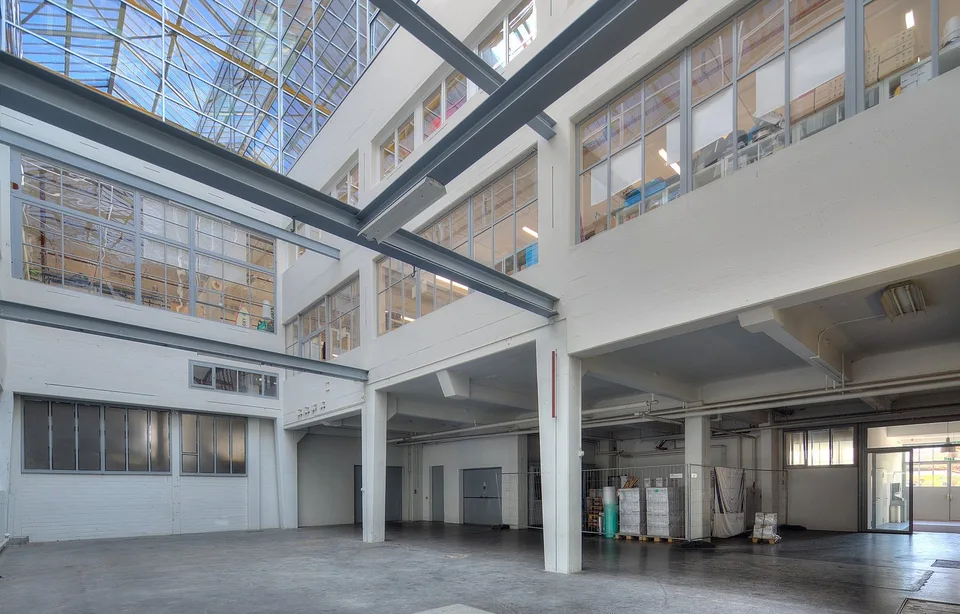 Votre nouveau siège d'entreprise à Biel, espace de bureau à un emplacement idéal