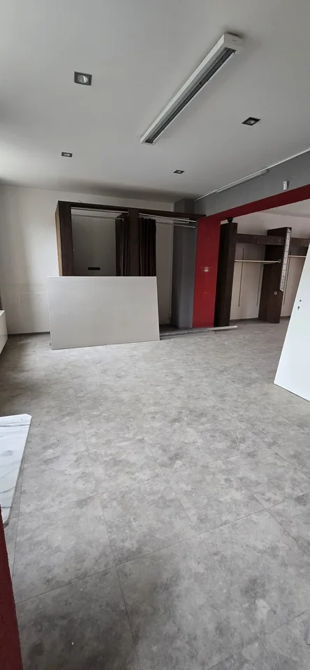 Zu vermieten - Gewerberaum im Zentrum von Le Locle – Foto 10 von 15