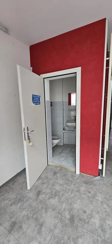 Zu vermieten - Gewerberaum im Zentrum von Le Locle – Foto 8 von 15