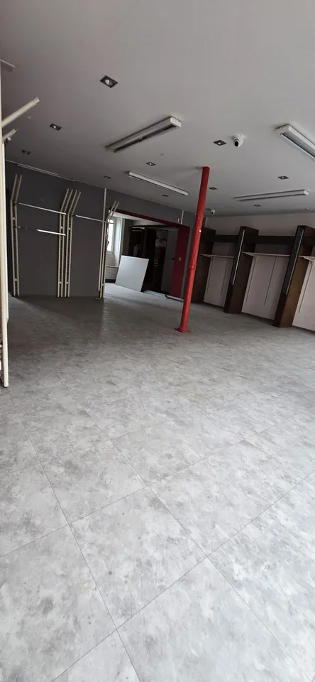 Zu vermieten - Gewerberaum im Zentrum von Le Locle – Foto 6 von 15
