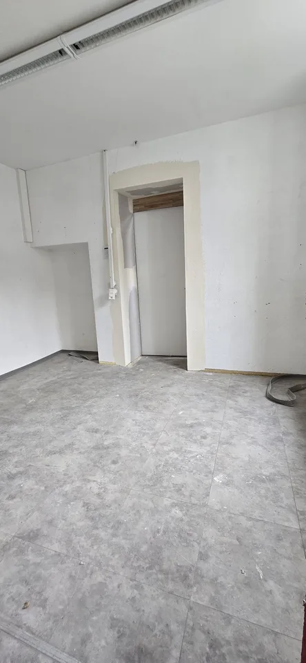 Zu vermieten - Gewerberaum im Zentrum von Le Locle – Foto 11 von 15