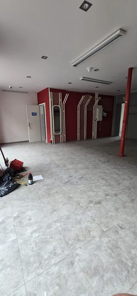 Zu vermieten - Gewerberaum im Zentrum von Le Locle – Foto 7 von 15