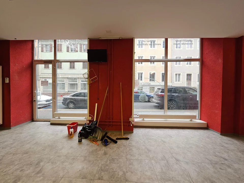 Zu vermieten - Gewerbefläche im Zentrum von Le Locle