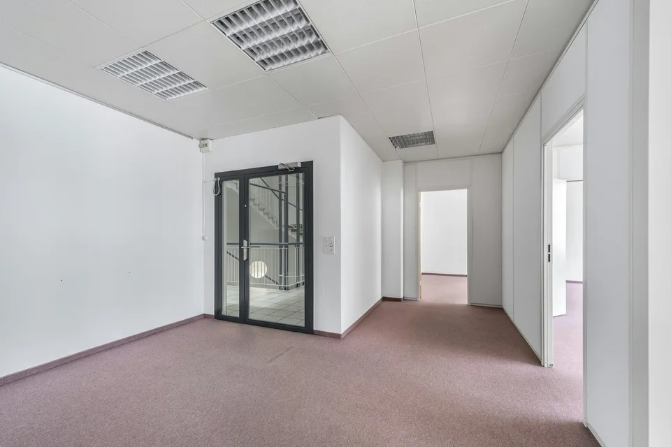 Grosszügige Gewerbe-/Bürofläche im 1.OG in Zürich-Altstetten