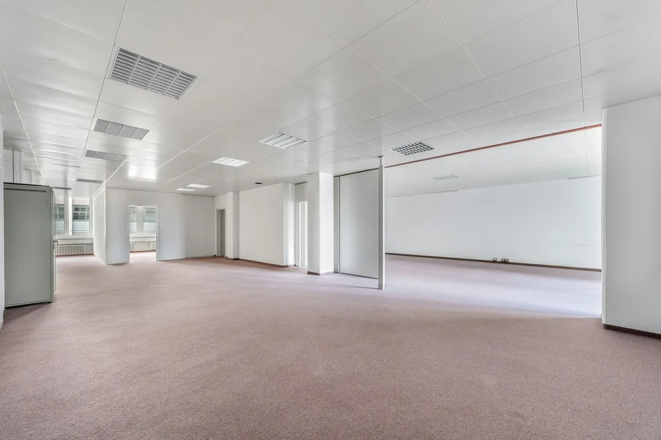 Espace commercial/bureaux spacieux au 1er étage à Zürich-Altstetten – photo 9 sur 13