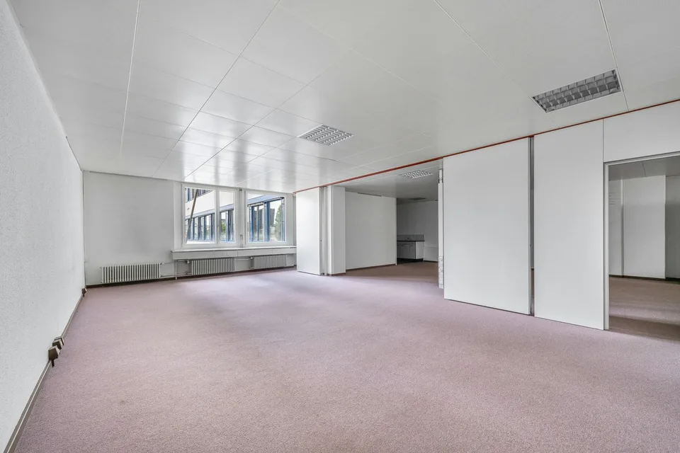Espace commercial/bureaux spacieux au 1er étage à Zürich-Altstetten – photo 11 sur 13