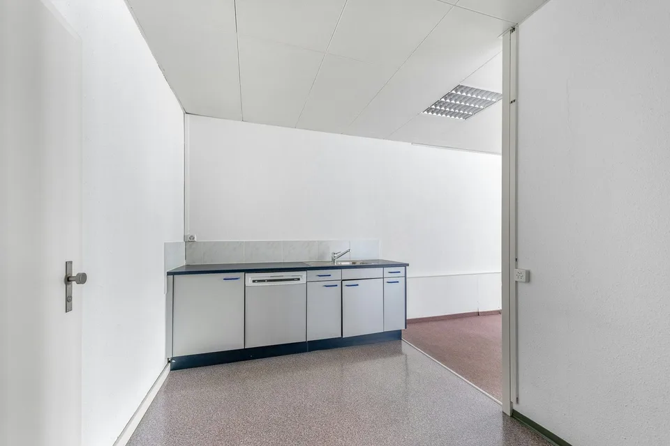 Espace commercial/bureaux spacieux au 1er étage à Zürich-Altstetten – photo 7 sur 13