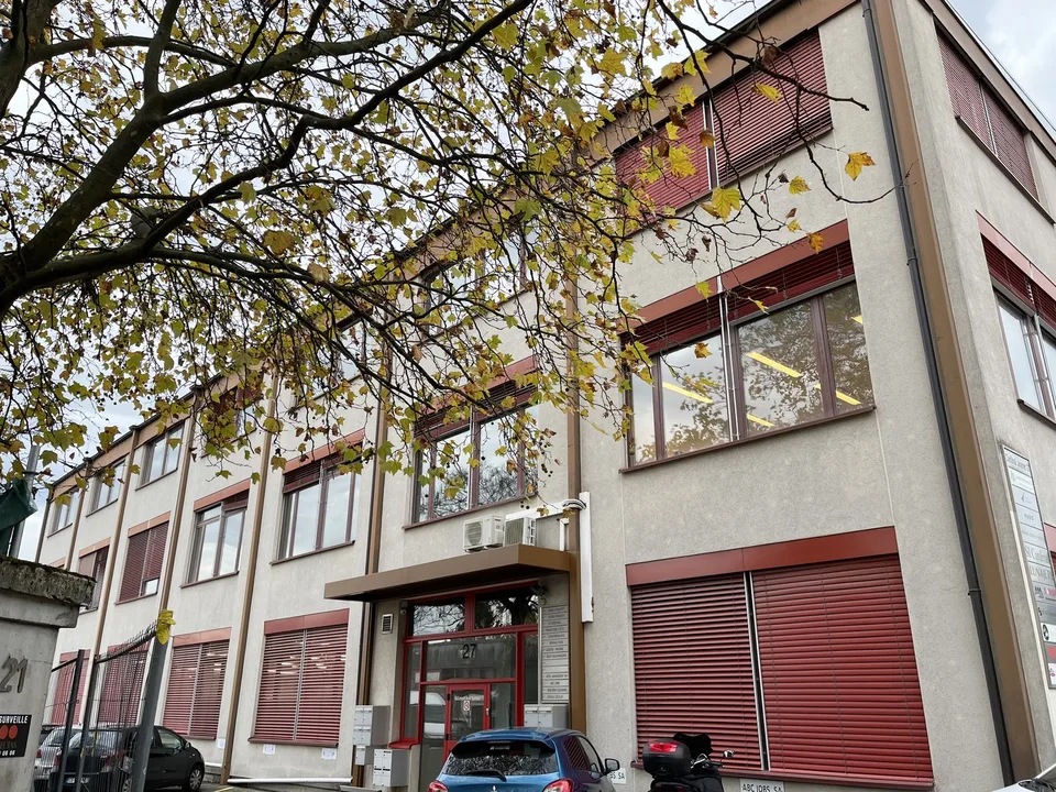 Lokale von etwa 107 m2 in Meyrin