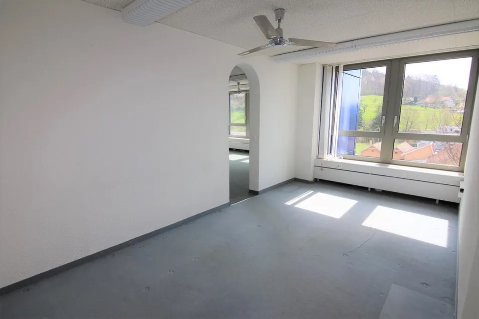 Geräumige Büroflächen mit vielfältigen Nutzungsmöglichkeiten! – Foto 9 von 12