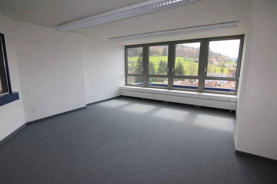 Geräumige Büroflächen mit vielfältigen Nutzungsmöglichkeiten! – Foto 7 von 12
