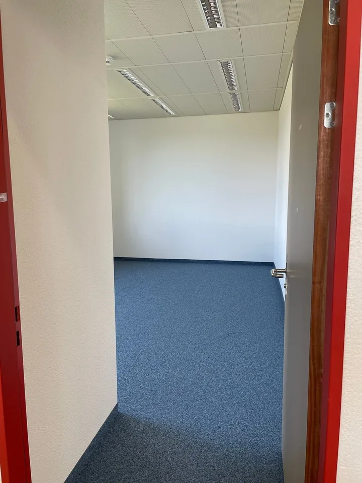 Piccolo ufficio nella zona industriale di Oberglatt in affitto – foto 6 di 6