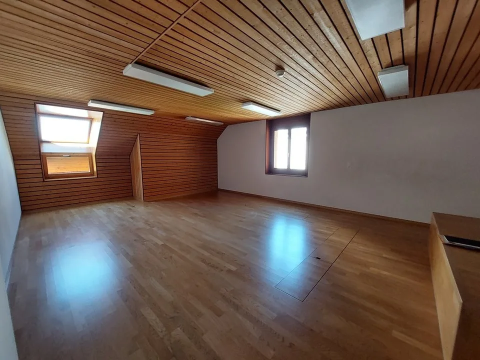 Grand bureau au 4ème étage de 182m2