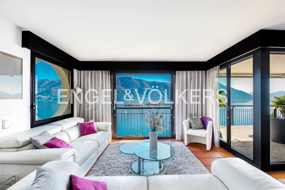 Beautiful apartment with unique lake view (90)