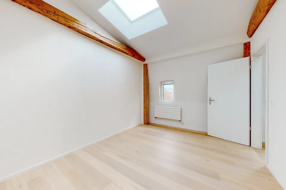 Appartement komplett renoviert mit sichtbaren Balken