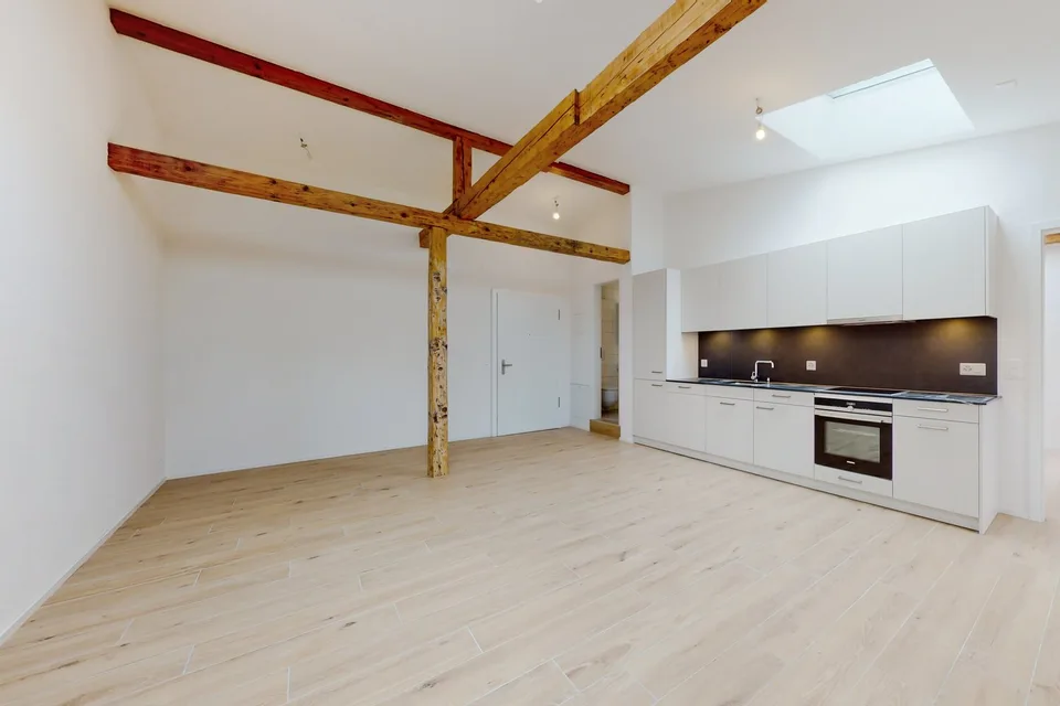 Appartement entièrement rénové avec poutres apparentes