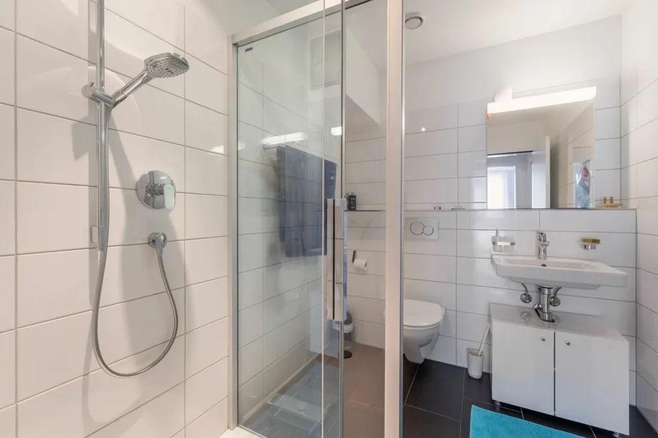 Moderne 5.5-Zimmer-Terrassenwohnung mit wunderbarem Blick auf die Aare – Foto 11 von 22