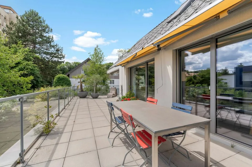 Moderne 5.5-Zimmer-Terrassenwohnung mit wunderbarem Blick auf die Aare – Foto 15 von 22