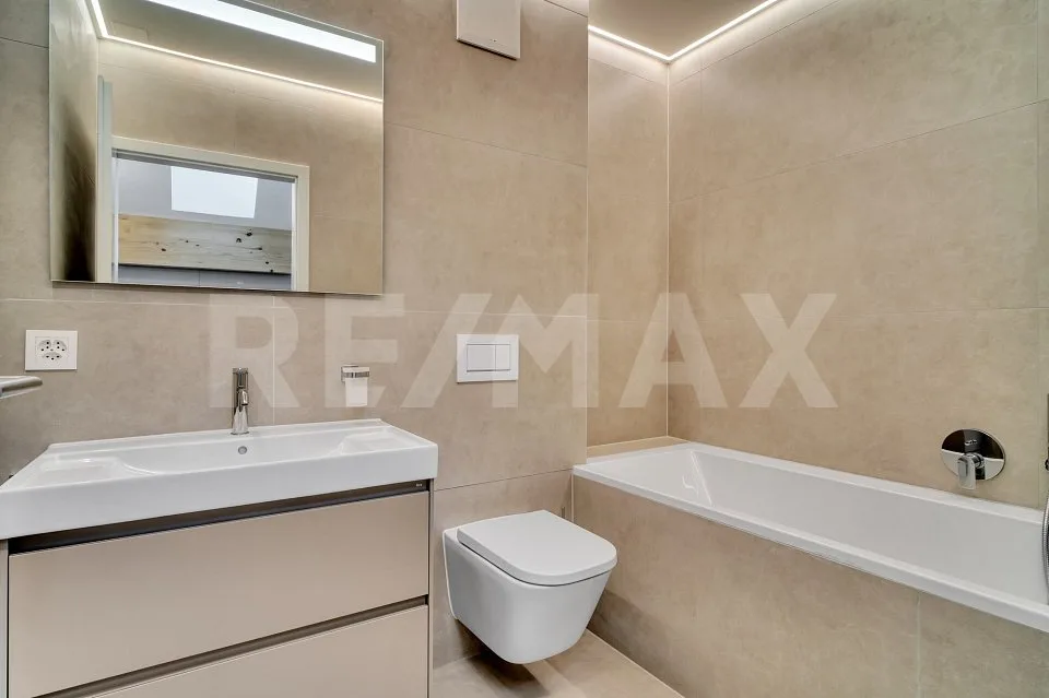 Accès privatif par ascenseur; Dernier étage; 4.5p 135 m²; Jardin 103 m² à Vallamand