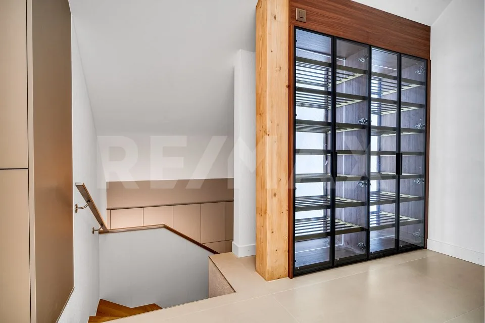 Accès privatif par ascenseur; Dernier étage; 4.5p 135 m²; Jardin 103 m² à Vallamand