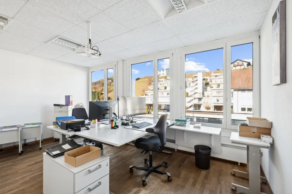 Spazio flessibile per pratiche e servizi (55m² a 124m²)