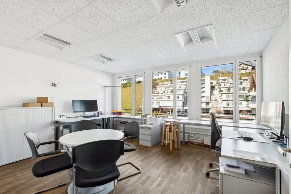 Spazio flessibile per pratiche e servizi (55m² a 124m²)