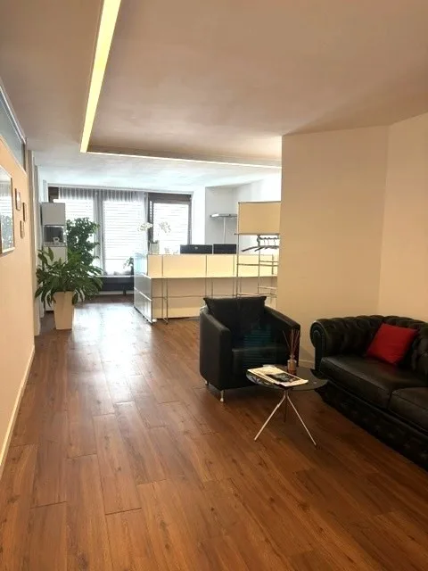 Spazio commerciale rappresentativo nel Seefeld di Zurigo con uffici individuali