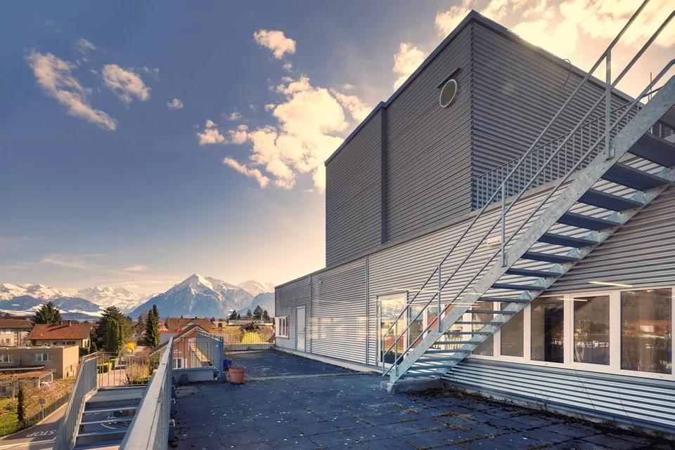 Dienstleistung/Produktion mit Aussicht auf Schloss Thun / KEIN FITNESSCENTER
