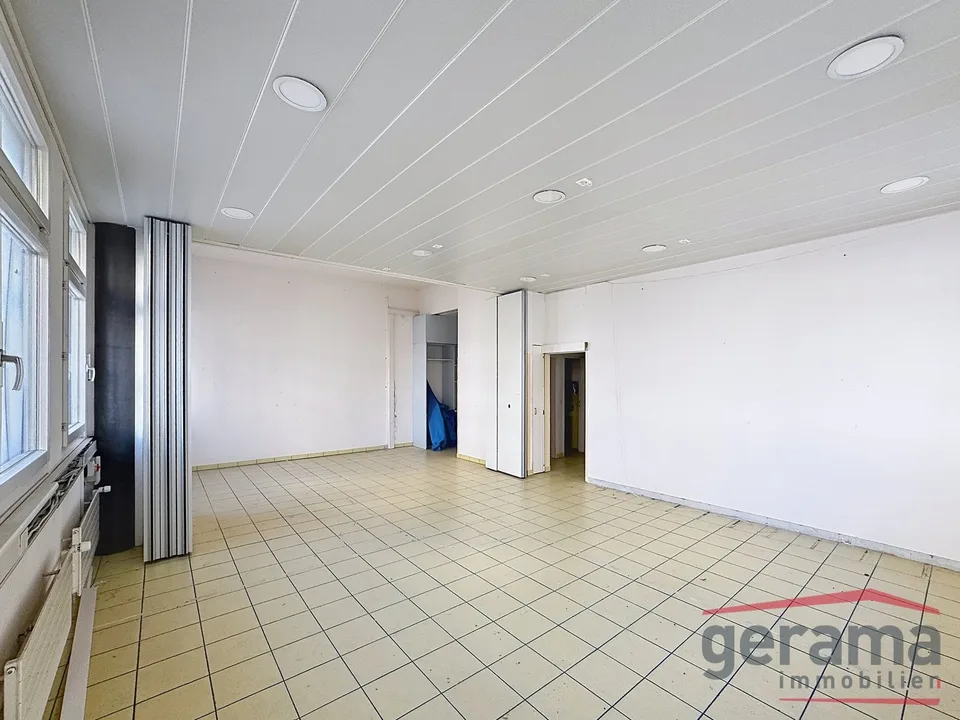 Verwaltungs- und Geschäftsoberfläche im 1. Stock