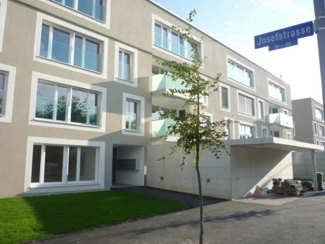 Moderne und helle 3.5-Zimmerwohnung mit Gartensitzplatz